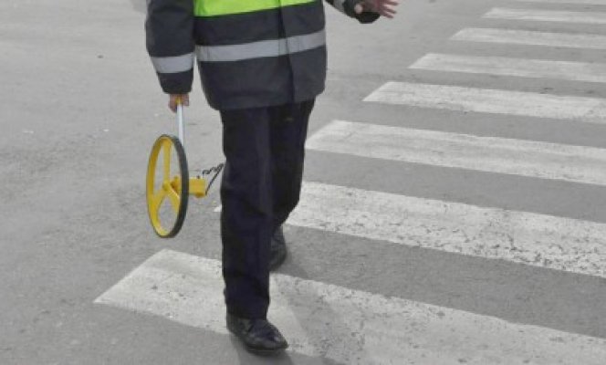 Tânără accidentată pe trecerea de pietoni